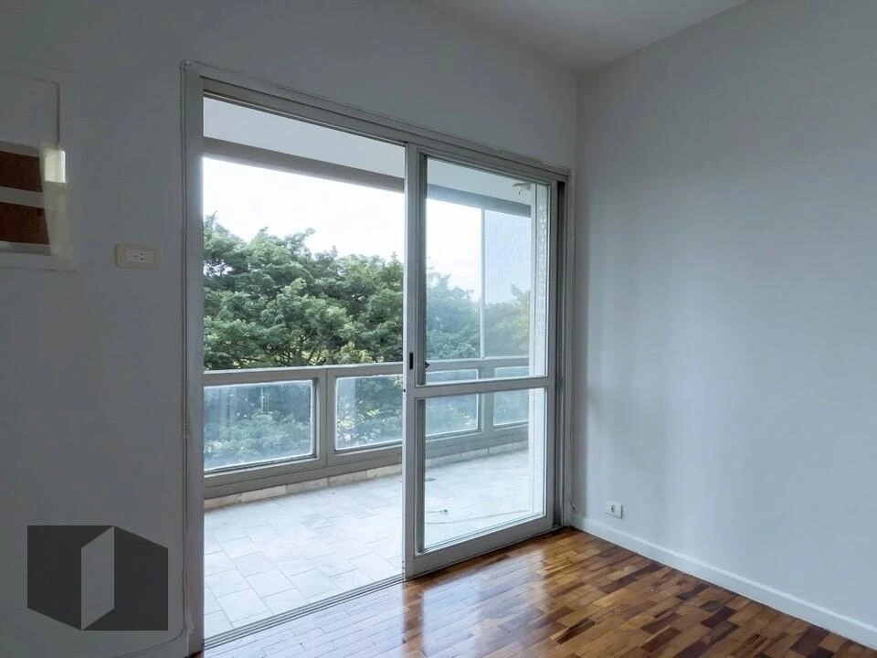 2-bedroom apartment with a bathtub in Rio de Janeiro