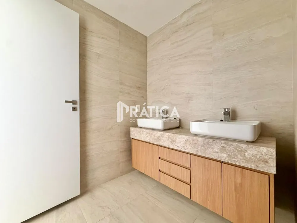 4-bedroom apartment in a building with an indoor pool — photo 31