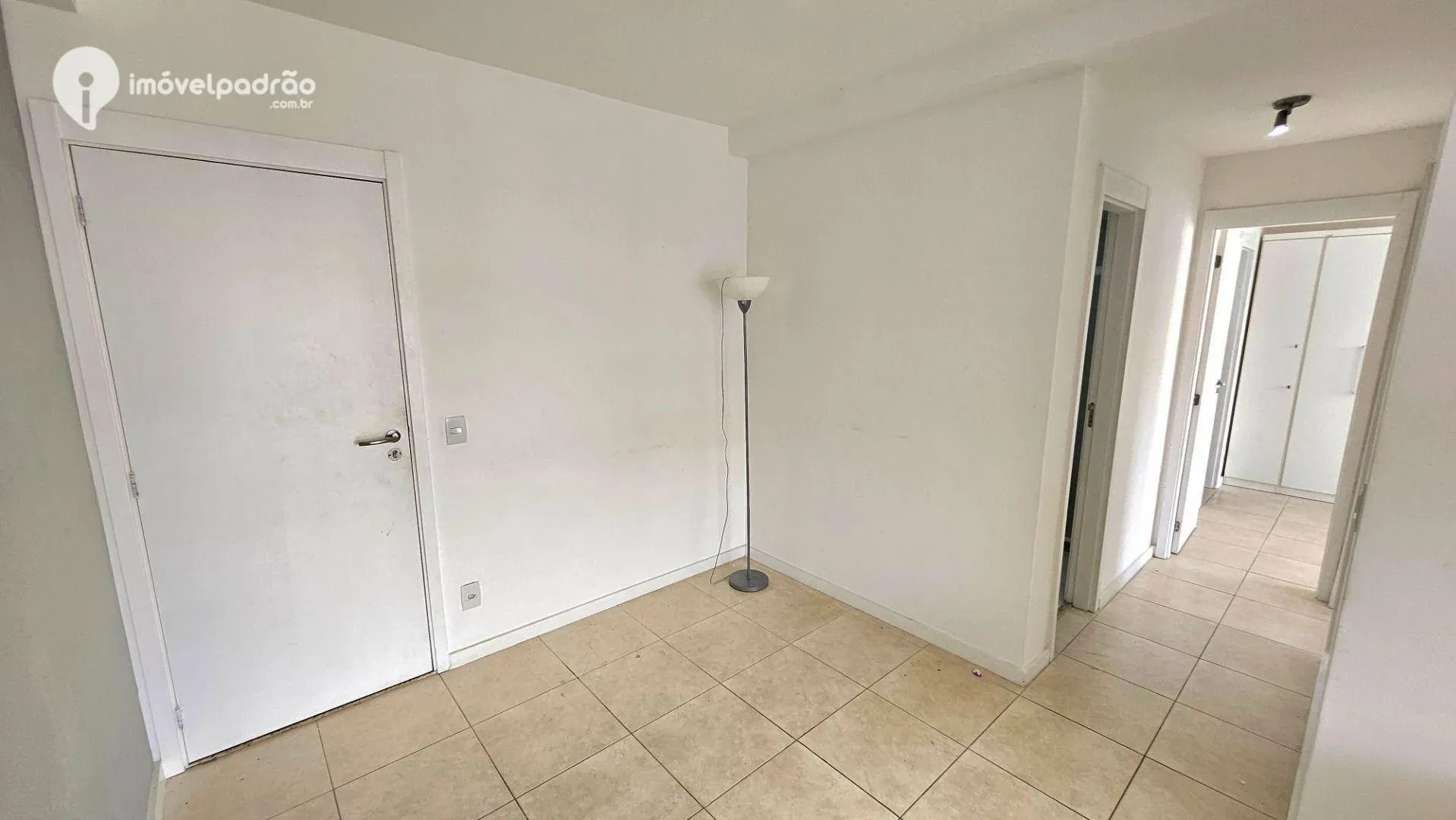 Furnished 2-bedroom apartment with enclosed balcony — photo 31