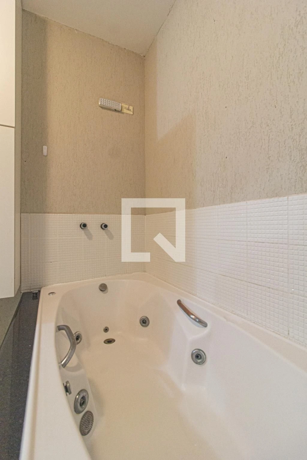 3-bedroom house with a walk-in closet in Curitiba — photo 43
