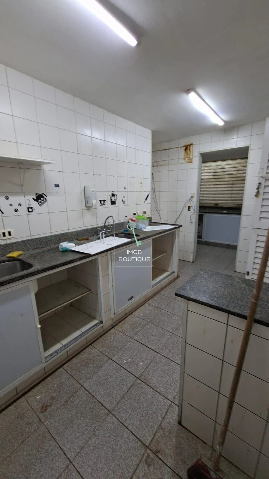 Немає меблів: будинок на 18 спалень і окрема кухня — photo 7
