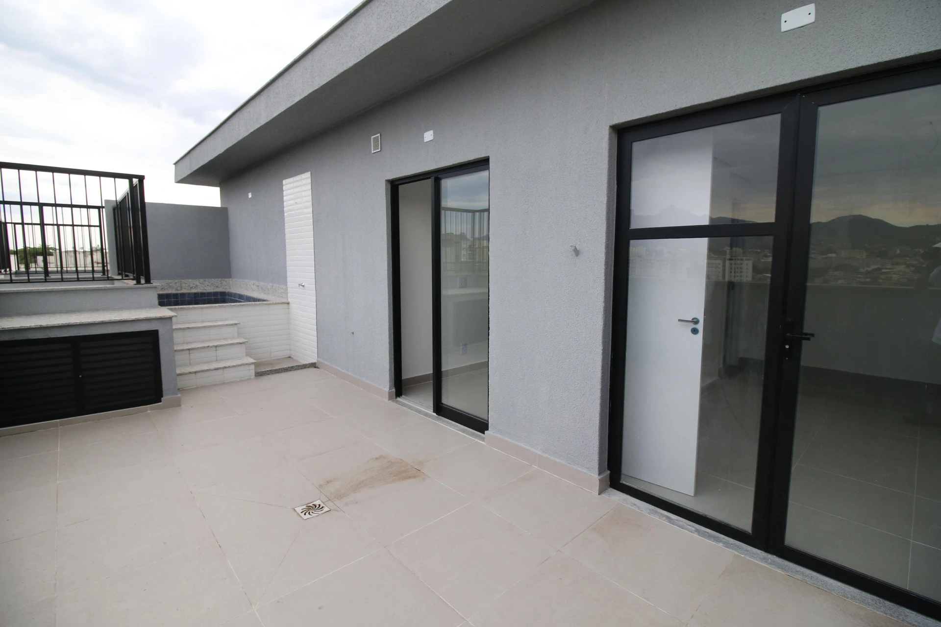 Home office in a 2-bedroom apartment, 130 m² — photo 19
