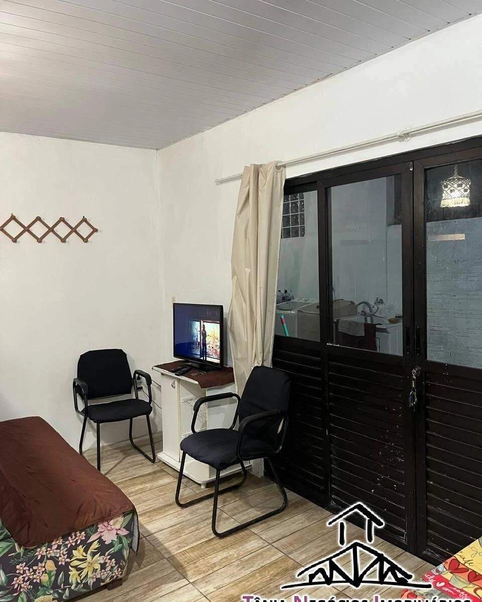 One-bedroom apartment with a washing machine — photo 4