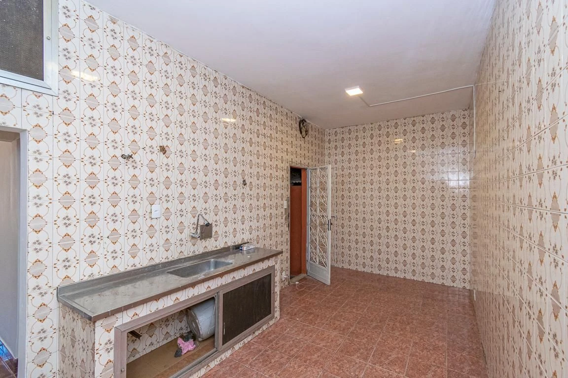 Unfurnished 2-bedroom house with fitted kitchen cabinets — photo 17