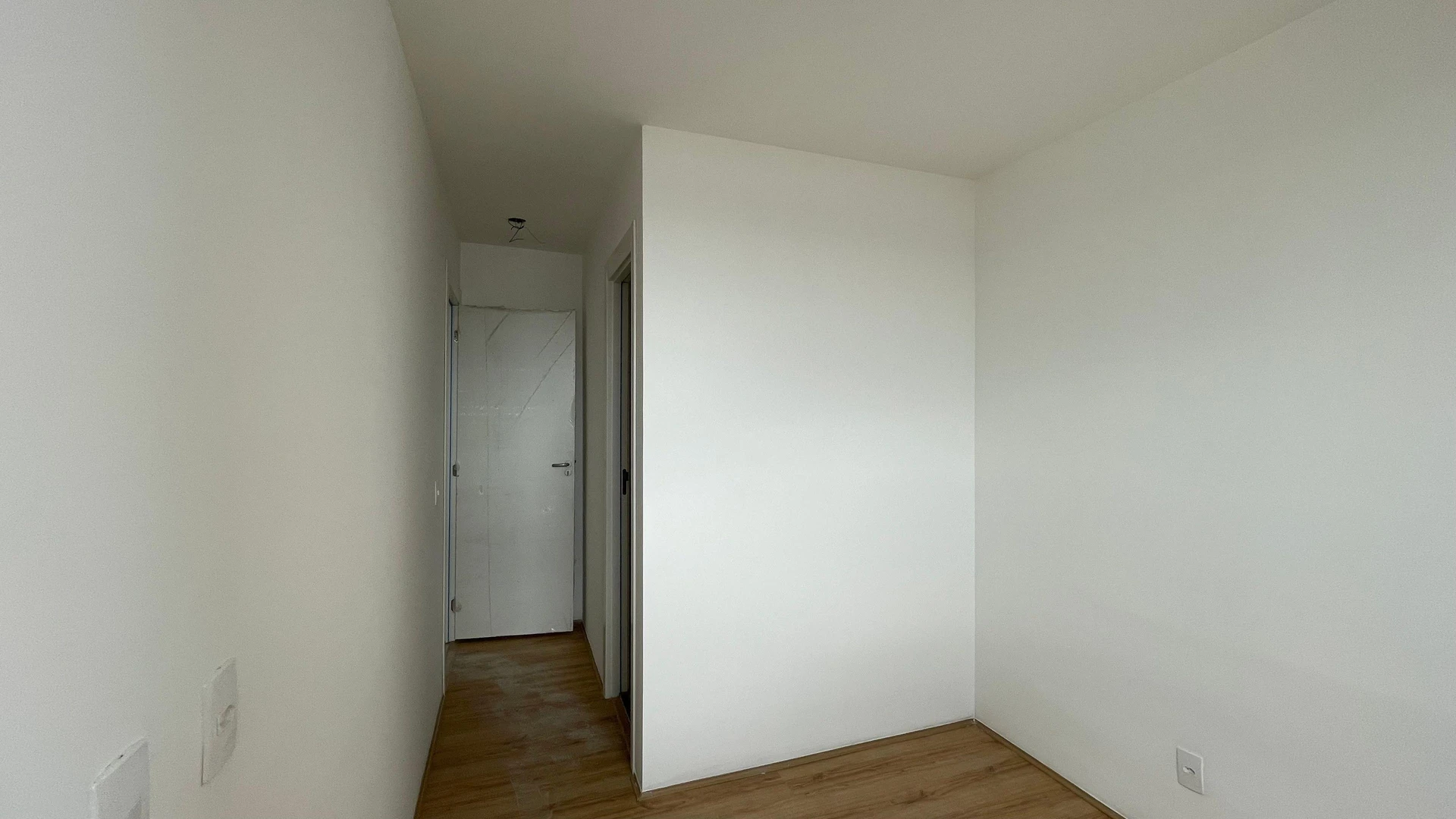 Floor-to-ceiling windows in a 2-bedroom apartment, 45 m² — photo 33