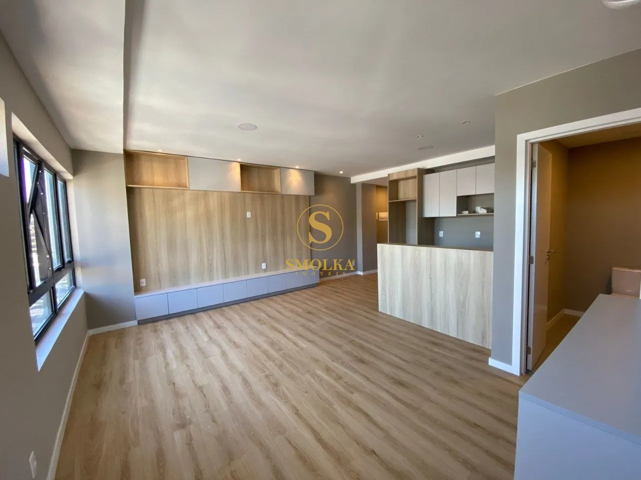 Apartamento de 54 m² com 1 suíte e varanda de vidro
