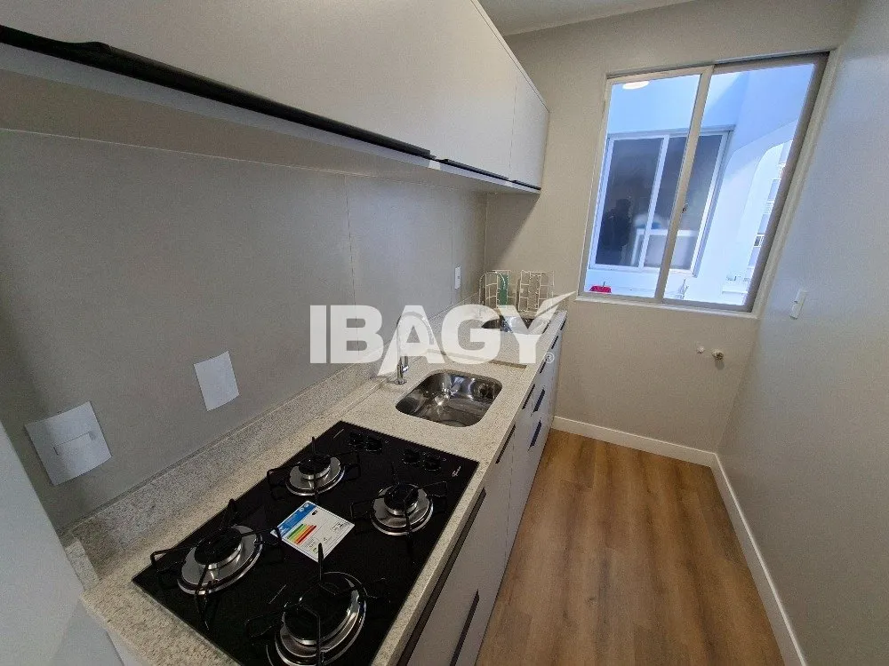 One-bedroom apartment with wood or laminate floors — photo 2