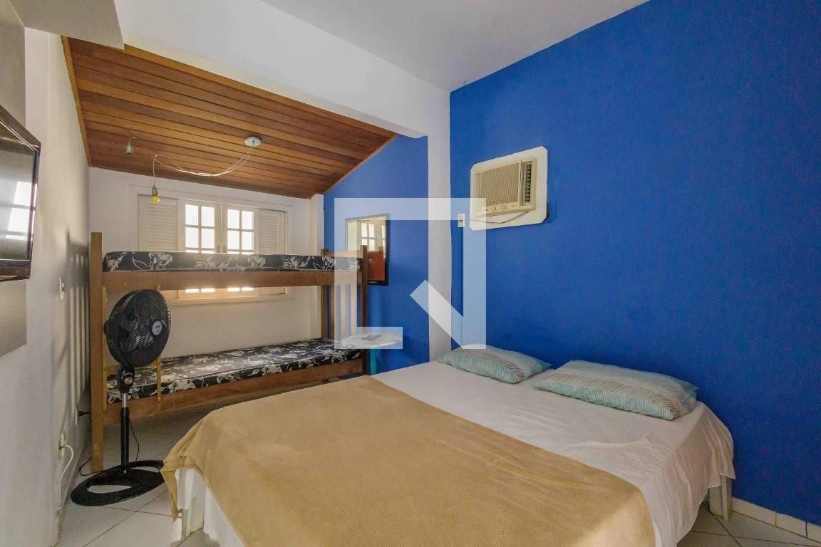 House with 6 bedrooms, private garden and condo pool — photo 15