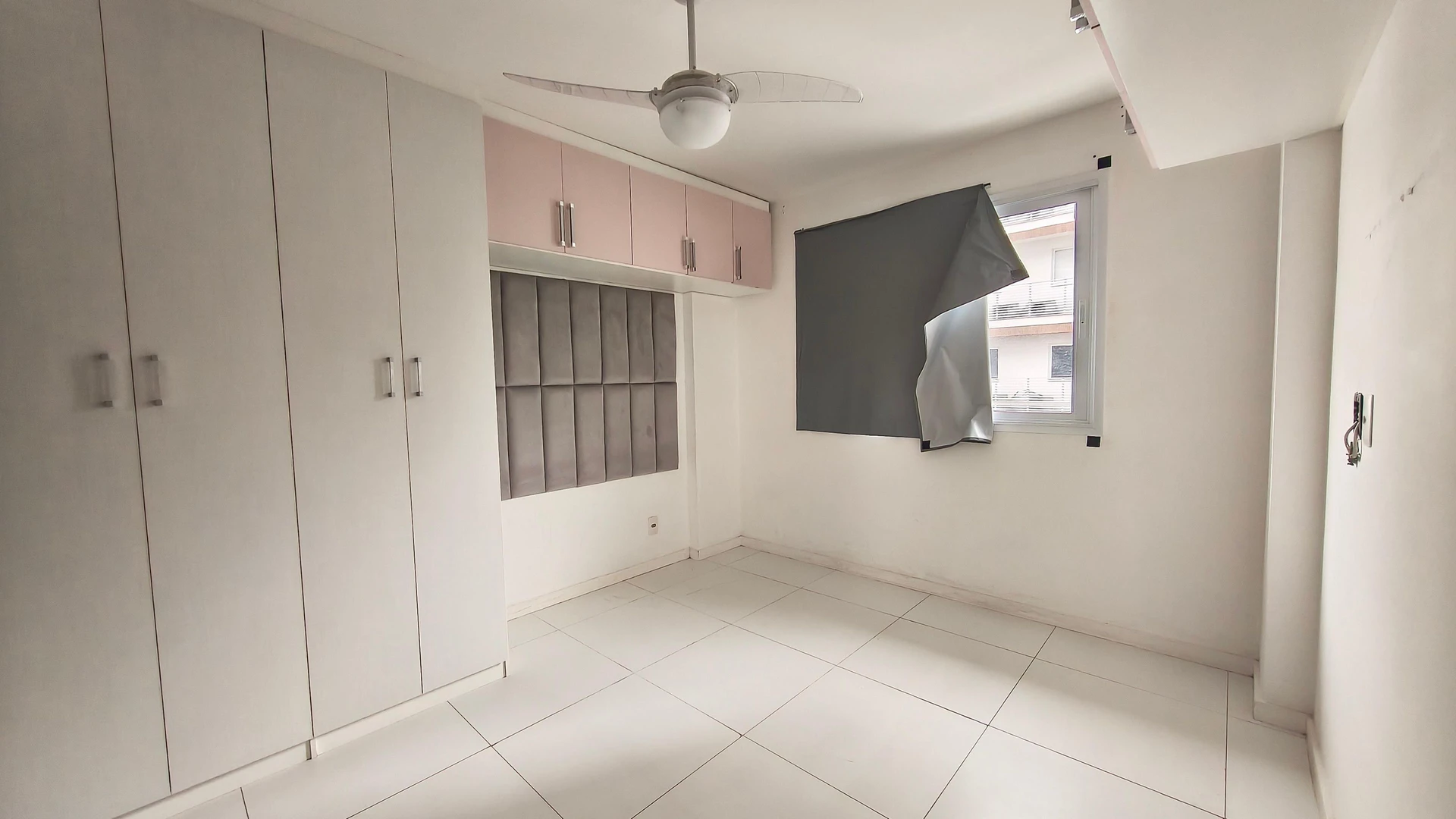 Glass-enclosed balcony in a 3-bedroom apartment, 87 m² — photo 5