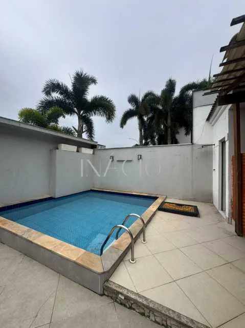 Jacuzzi y 5 dormitorios: casa de 300 m² — photo 4