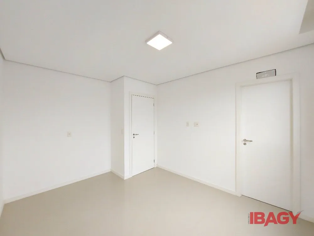 3-bedroom 165 m² apartment with balcony grill — photo 13