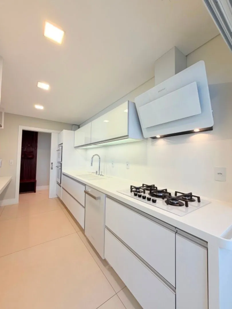 140 m² apartment with 3 bedrooms and a closed balcony — photo 22