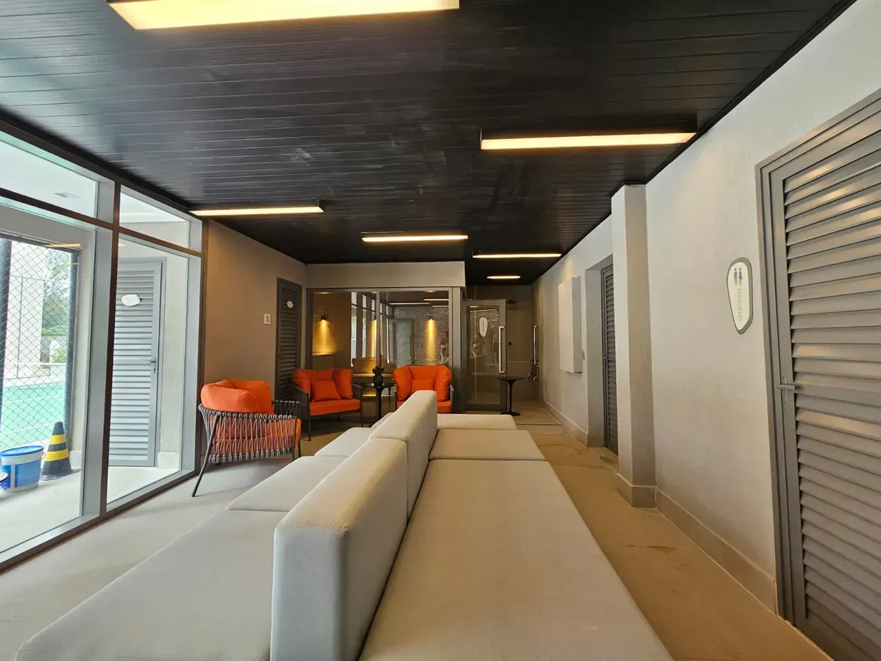 4-bedroom apartment in a building with a gym — photo 18