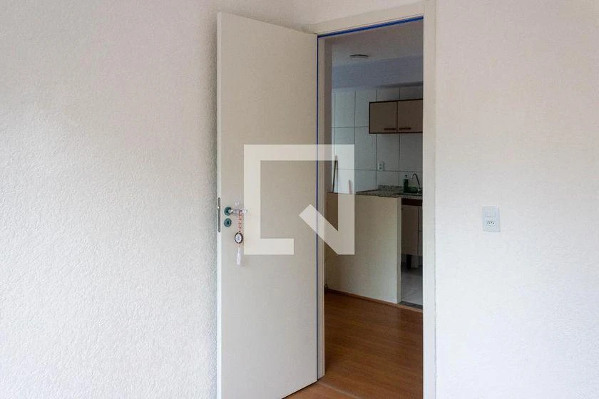 Apartamento de 2 quartos com piso de madeira ou laminado — photo 32