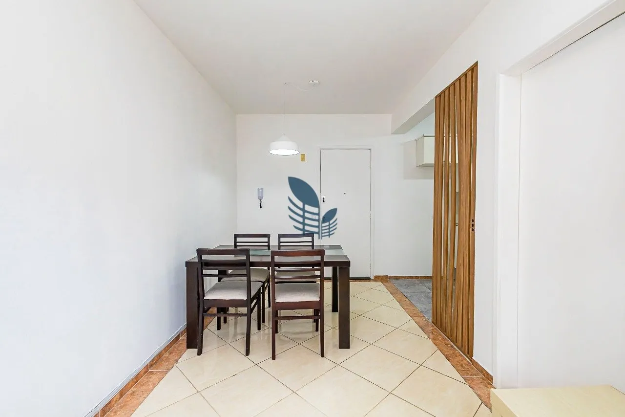 1-bedroom apartment with en-suite bathroom and separate kitchen — photo 5