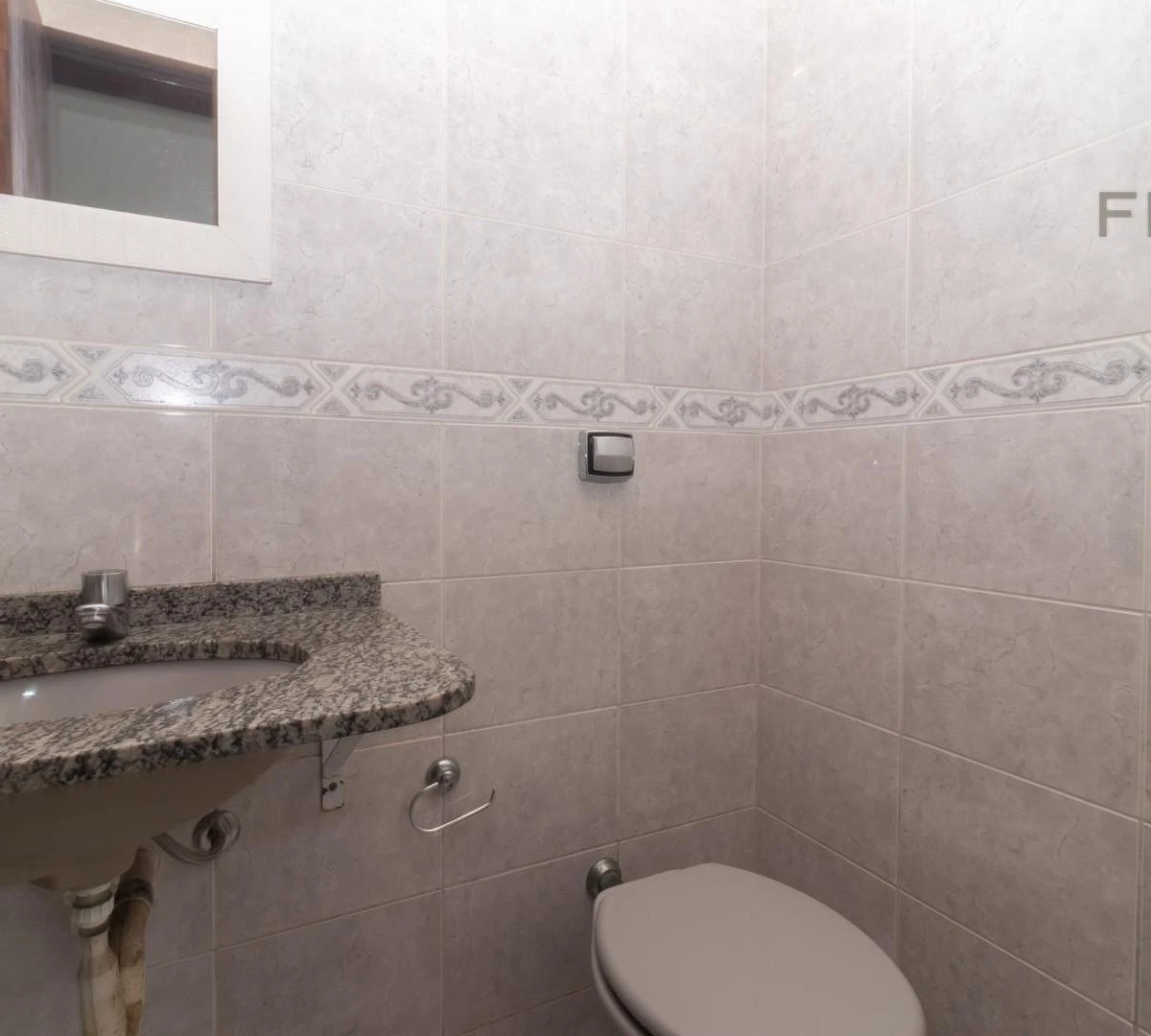 4-bedroom house with a bathtub in Curitiba — photo 10