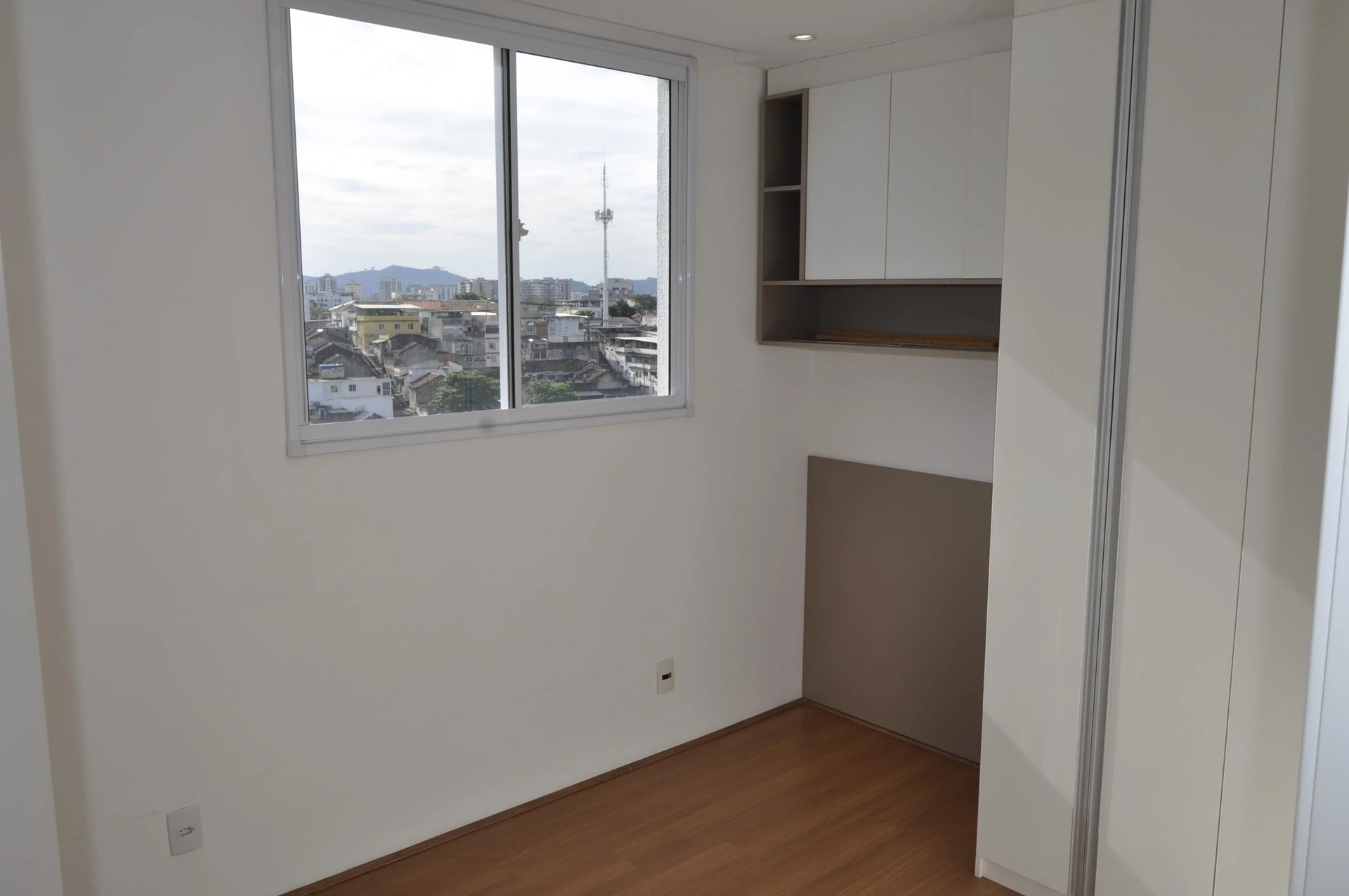 2-bedroom apartment in a building with a gym — photo 20