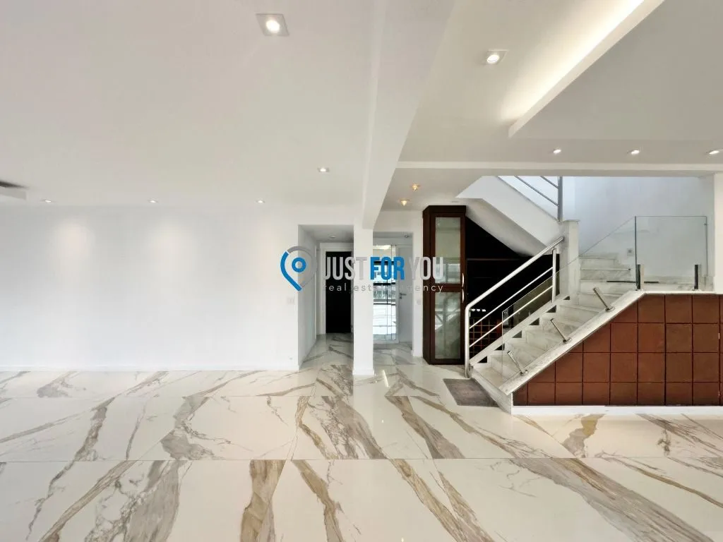 3-bedroom apartment with 5 bathrooms and 370 m² — photo 13