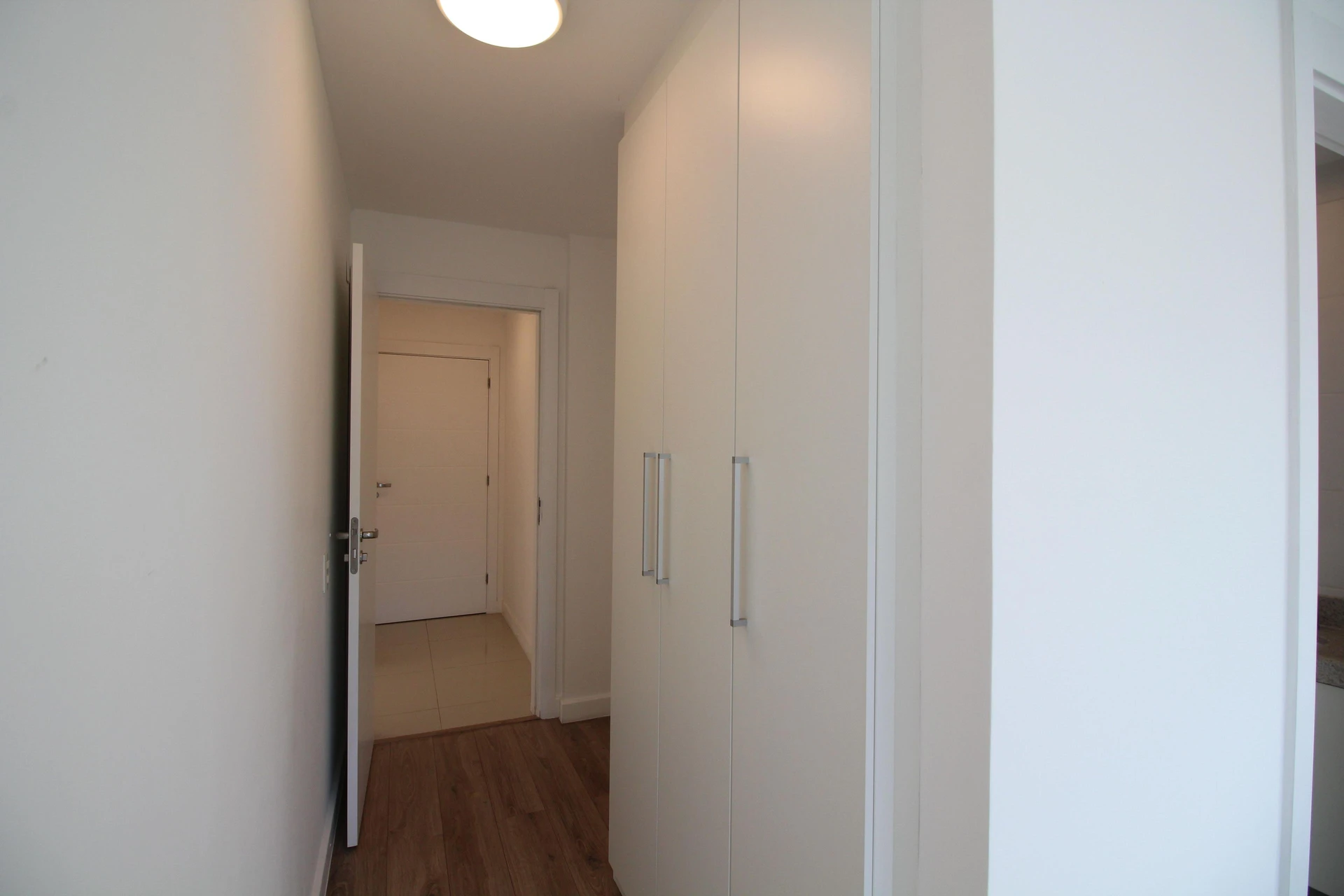 Apartamento de 2 quartos com janelas do piso ao teto — photo 32