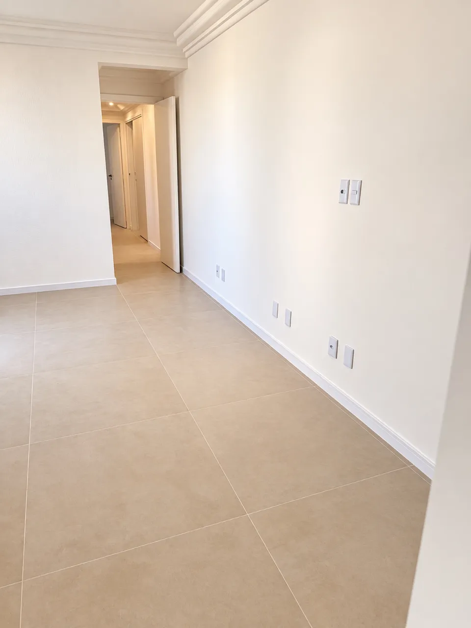 Parking-free apartment with enclosed kitchen and AC — photo 11