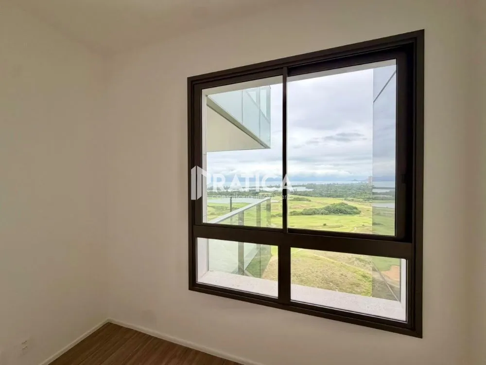 4-bedroom apartment in a building with an indoor pool — photo 4