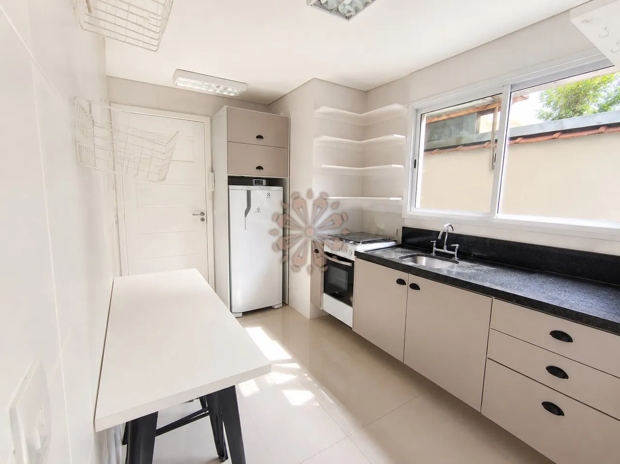 3-bedroom house with a suite and 106 m² — photo 8