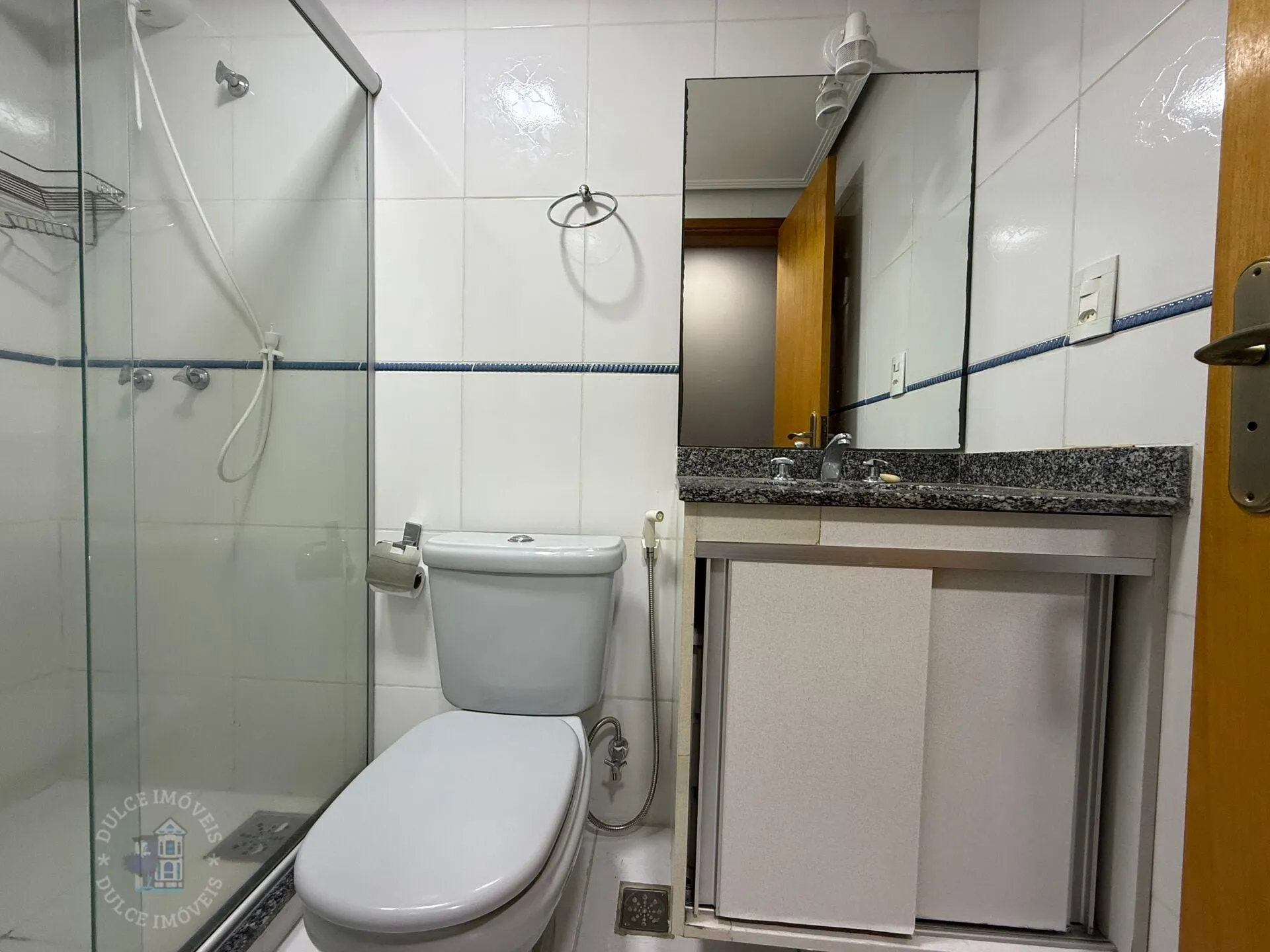 3-bedroom apartment with 1 en-suite and balcony — photo 4