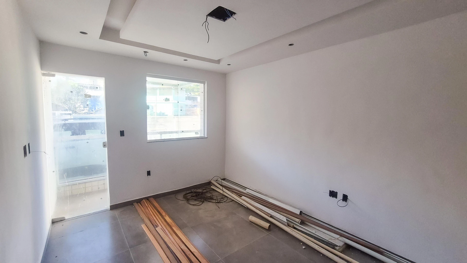 Apartamento com 2 quartos e box de vidro no banheiro — photo 12