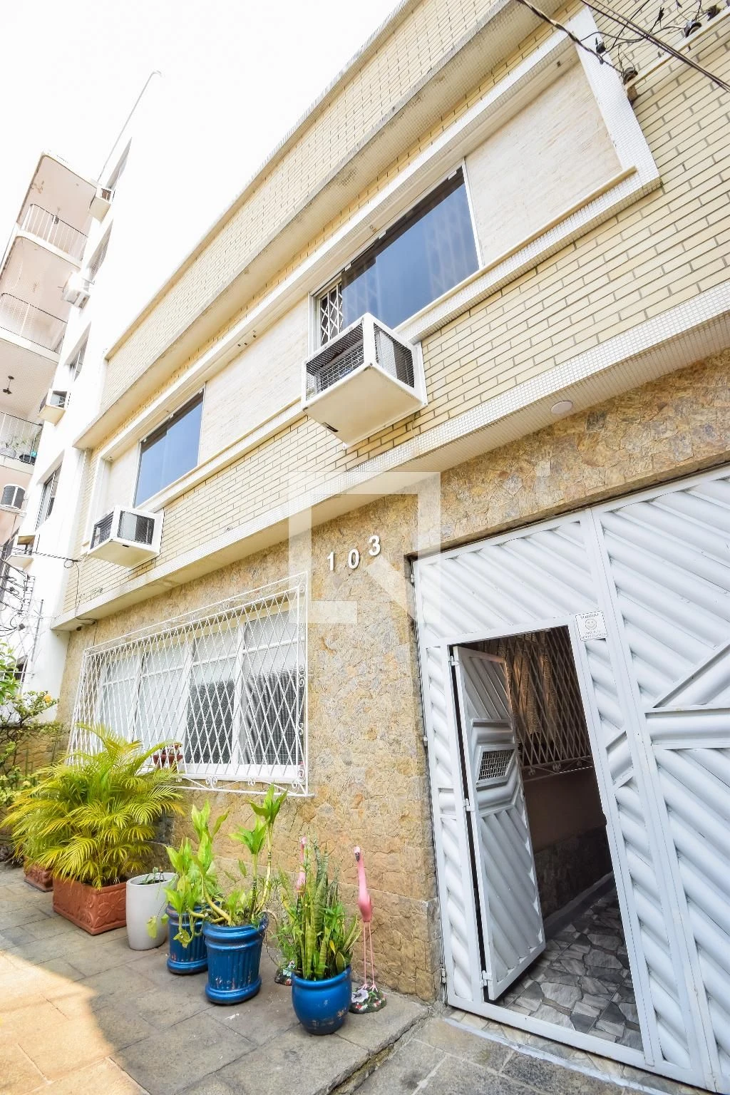 Casa mobiliada com 6 quartos e 3 suítes com jardim e BBQ — photo 44