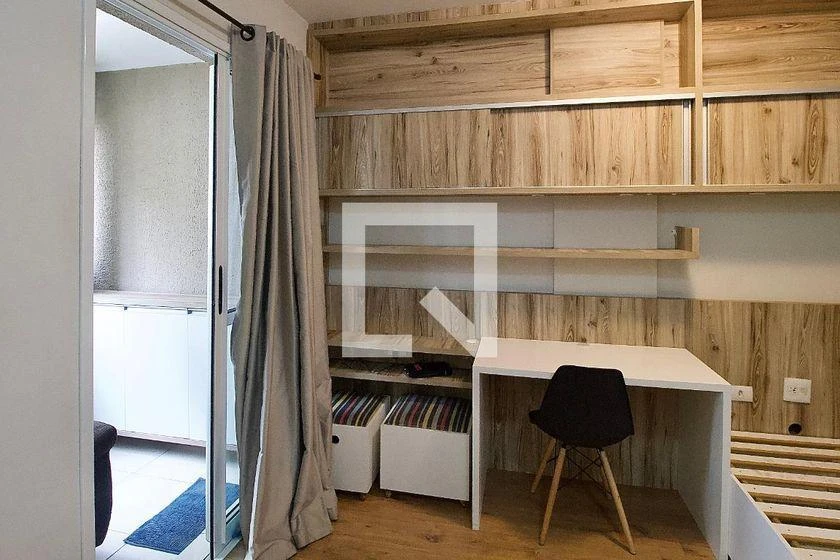 Furnished 1-bedroom apartment with compact kitchen — photo 14
