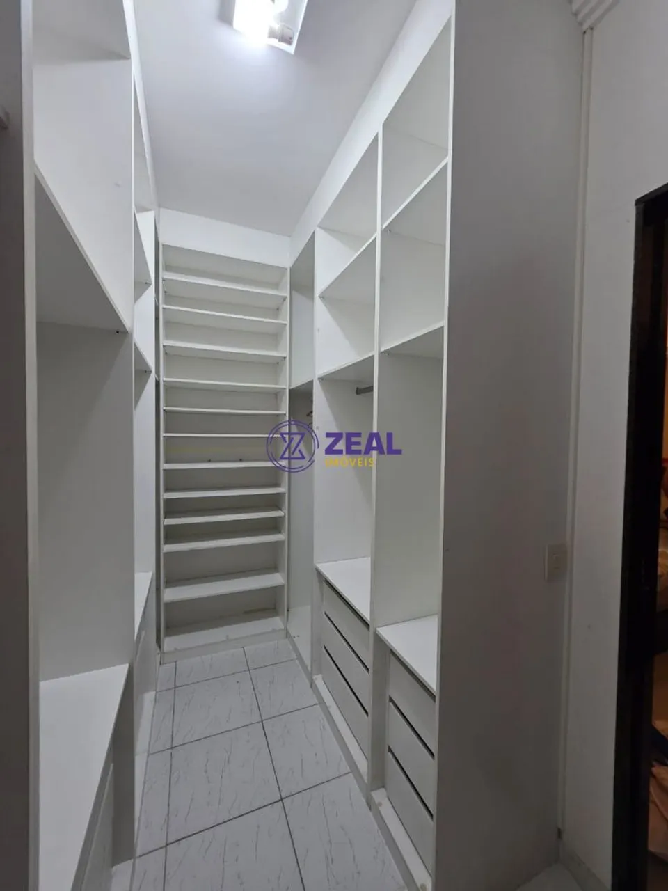 4-bedroom house with a walk-in closet in Rio de Janeiro — photo 19