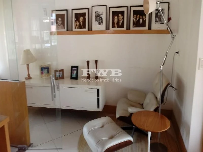 11-bedroom house with a walk-in closet in Rio de Janeiro — photo 29