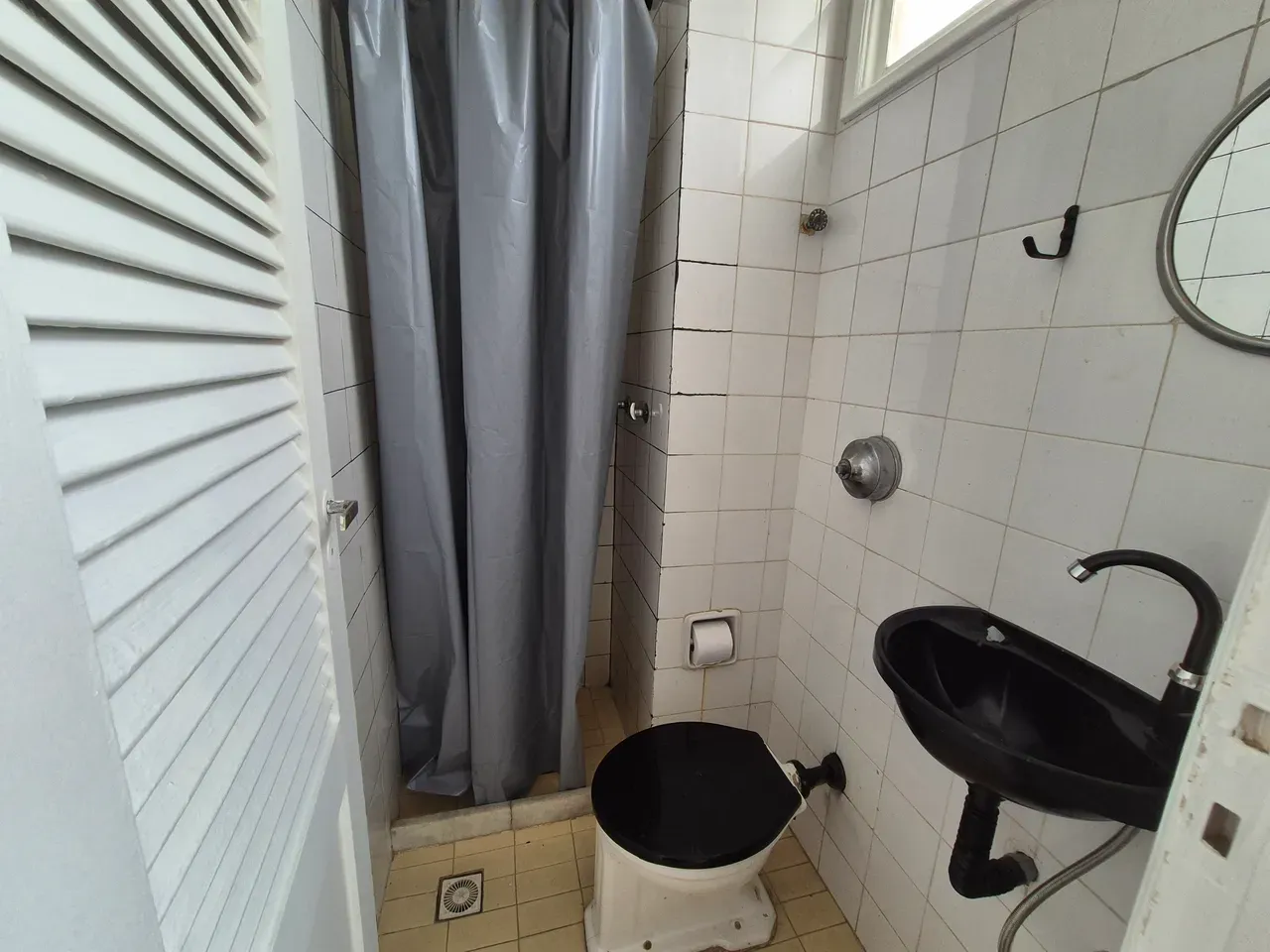 Unfurnished 4-bedroom apartment with a private garden — photo 29