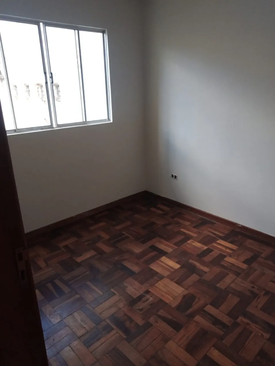 2-bedroom apartment with wood or laminate floors in Curitiba — photo 2