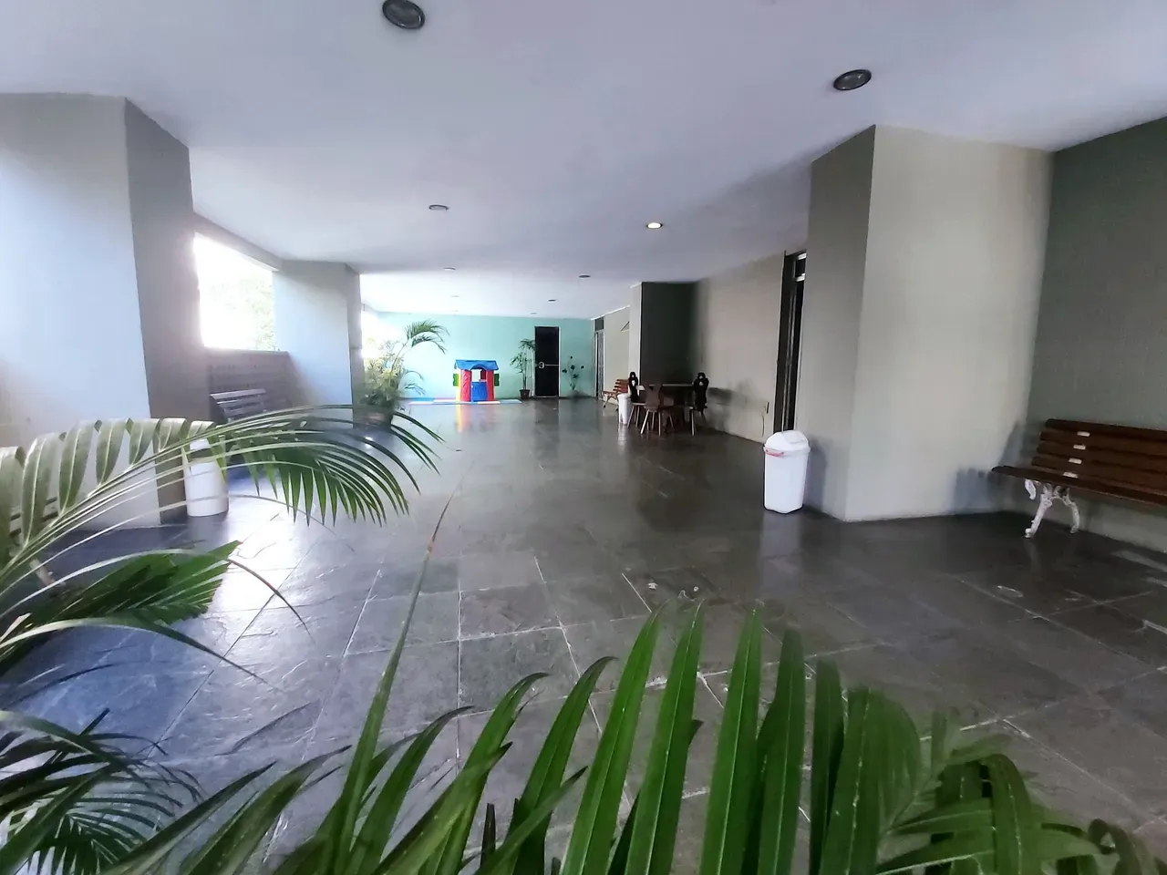 One-bedroom apartment in a building with a gym — photo 17