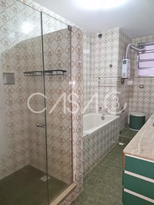 Apartamento com 4 quartos e cozinha fechada com fogão — photo 10