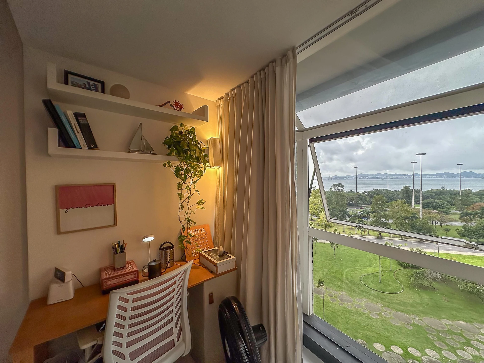 Furnished 2-bedroom apartment with 2 bathrooms — photo 11
