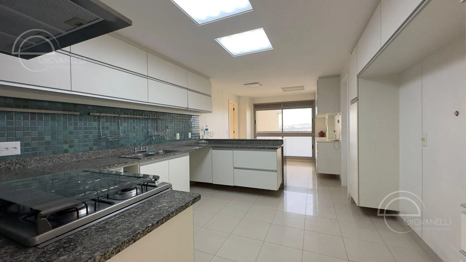 4-bedroom apartment with a separate kitchen, 260 m² — photo 57