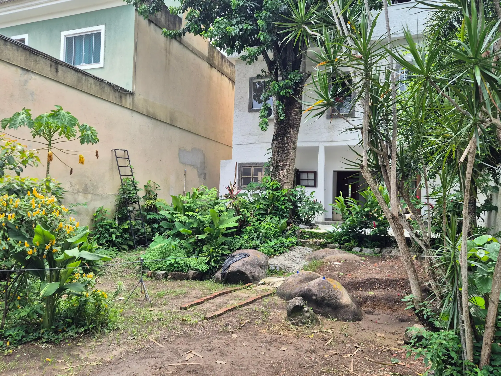 Condominium house to rent with 3 bedrooms and a suite — photo 53