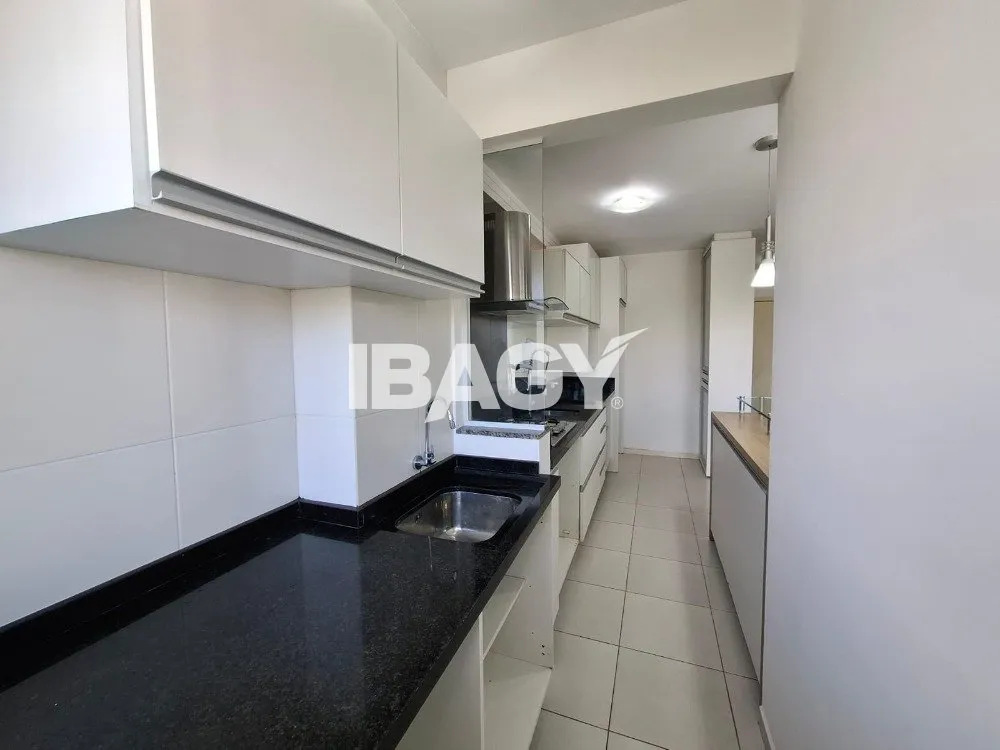 Furnished 95 m² apartment with 2 bedrooms and a desk — photo 20