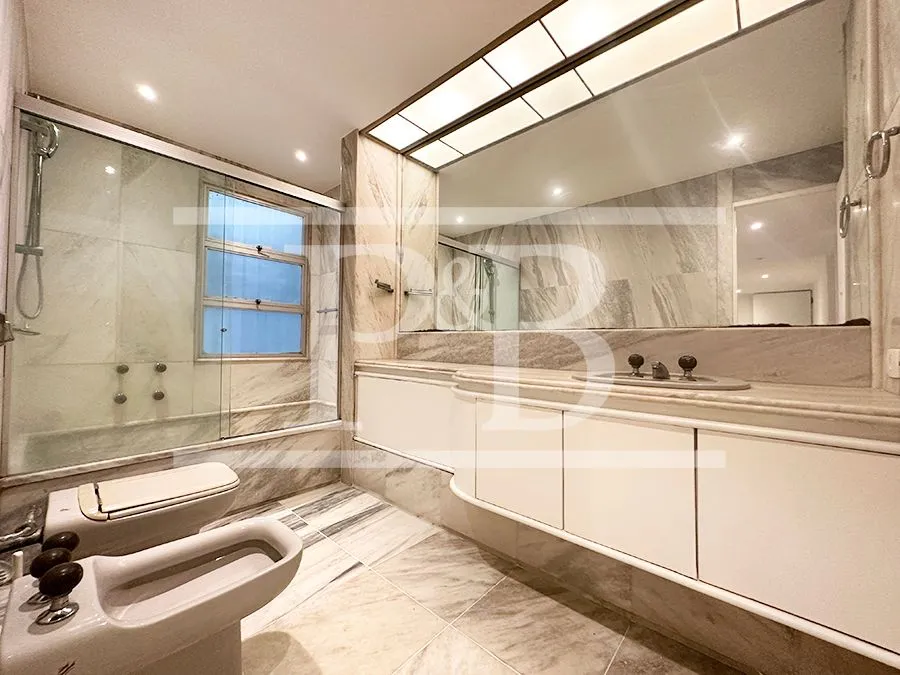 3-bedroom apartment with enclosed glass balcony — photo 30