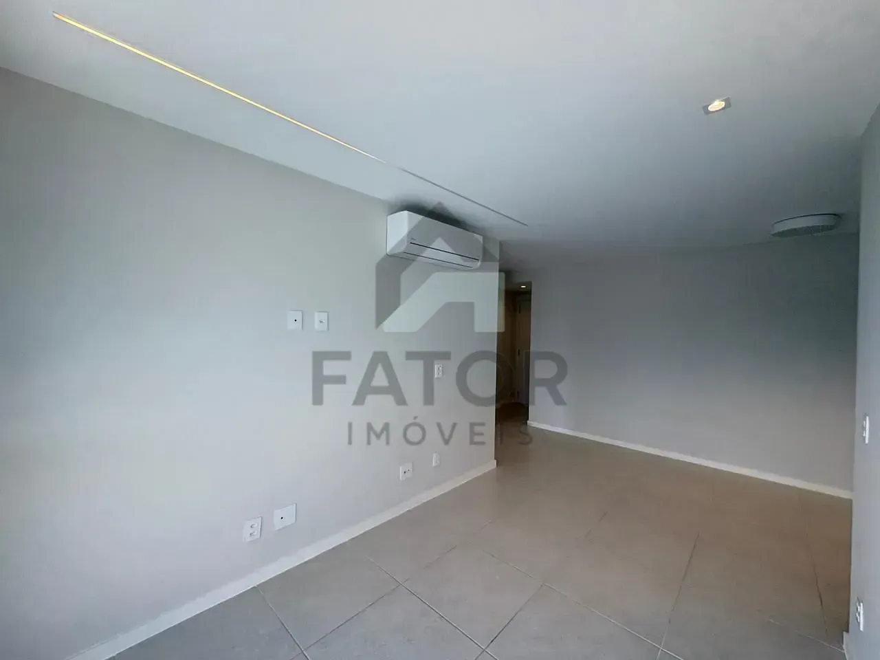 Apartamento com 3 quartos e varanda fechada de vidro — photo 8