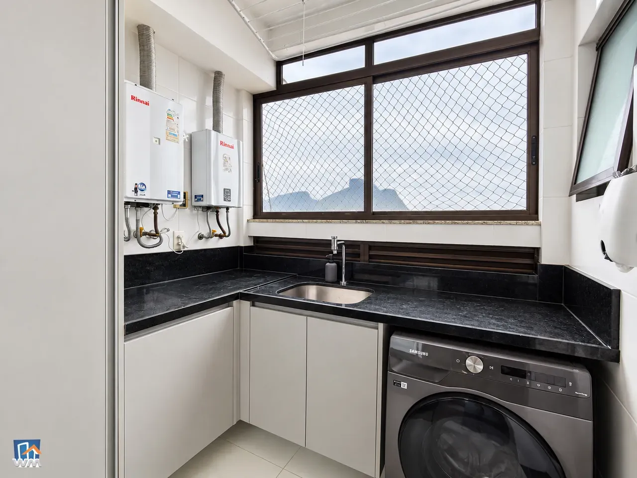 Apartment on the 30th floor with a dishwasher — photo 40