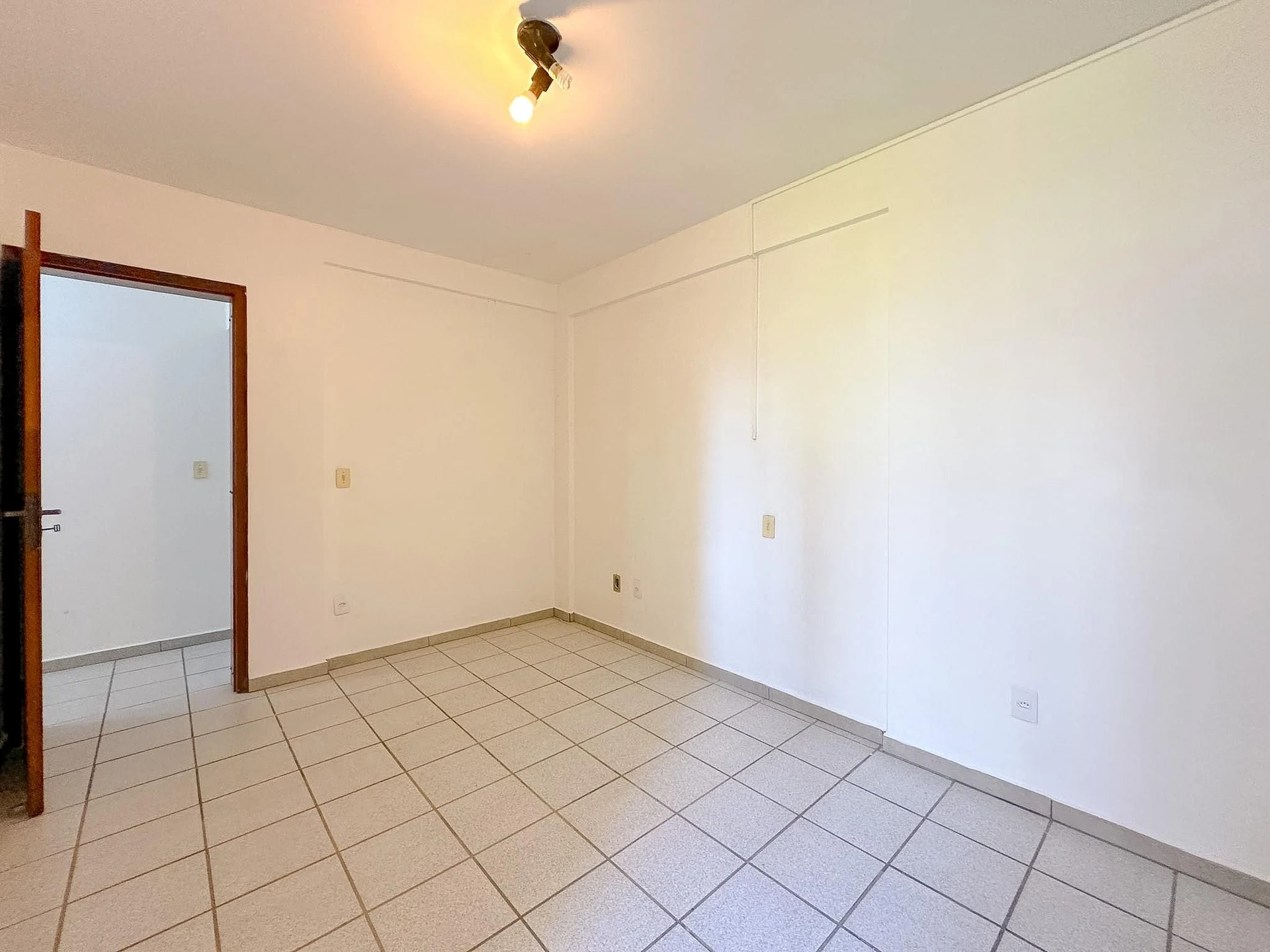3-bedroom apartment with a grill on the balcony — photo 37