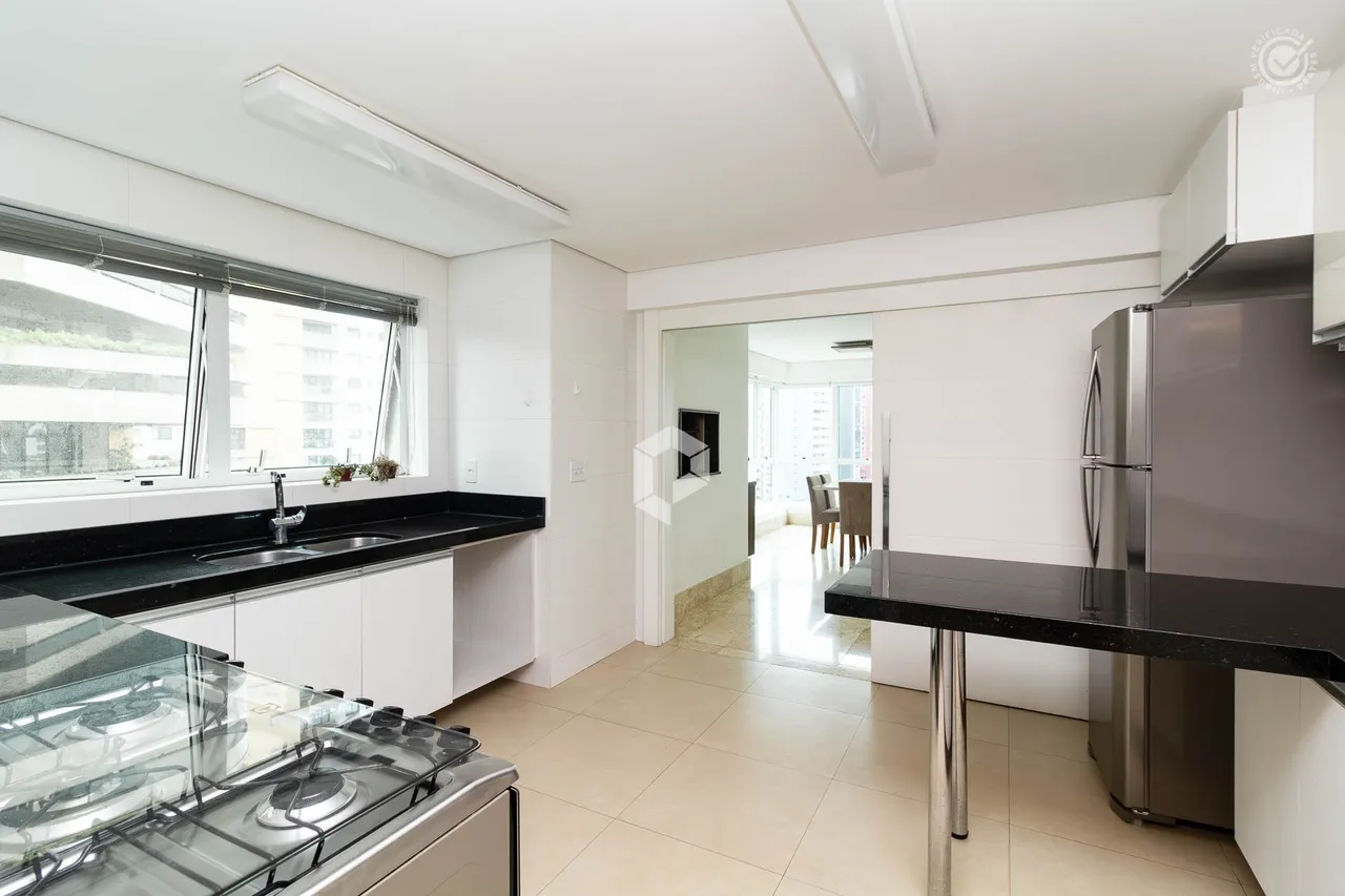 3 en-suite bedroom apartment with 3 parking spots 426 m² — photo 6