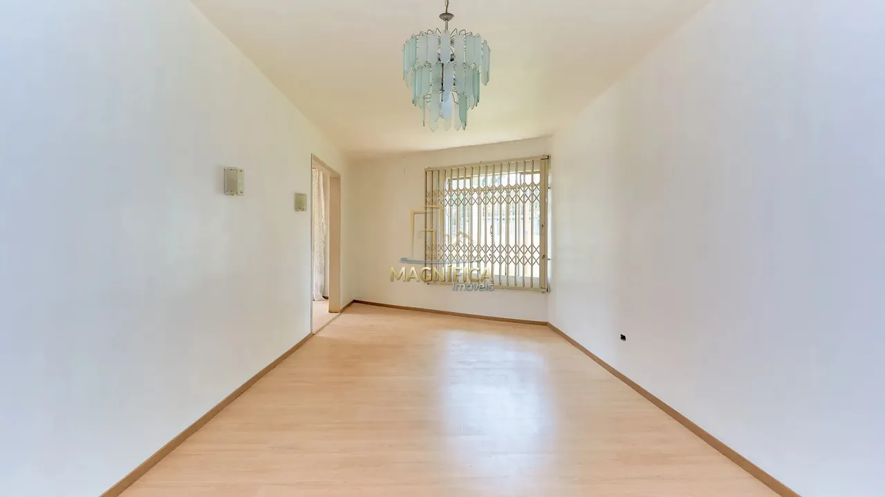 House with 3 bedrooms and a private BBQ area
