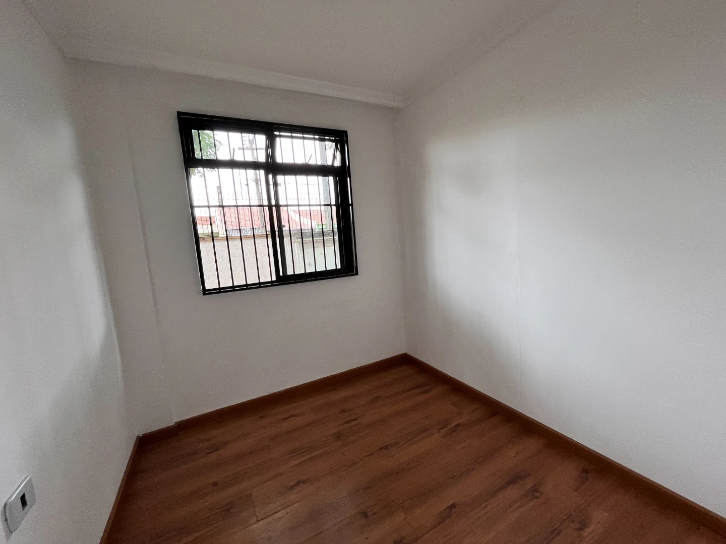 3-bedroom apartment with wood or laminate floors in Curitiba — photo 4