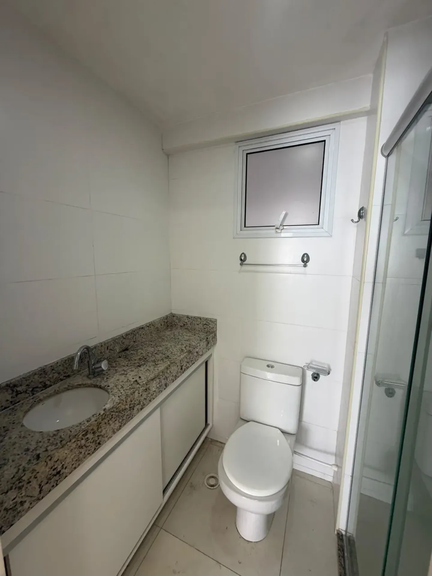 3-bedroom apartment with a grill on the balcony — photo 13