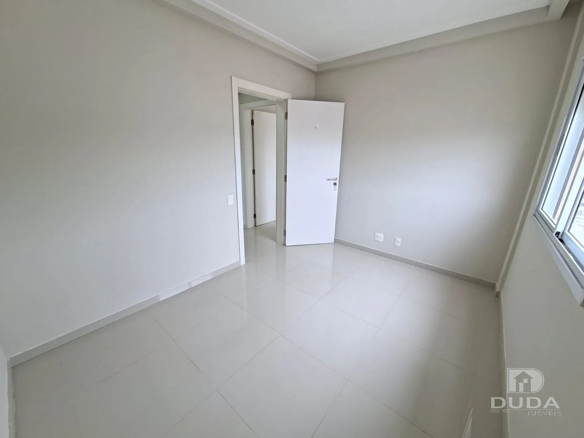 Apartment on the 10th floor with floor-to-ceiling windows — photo 88