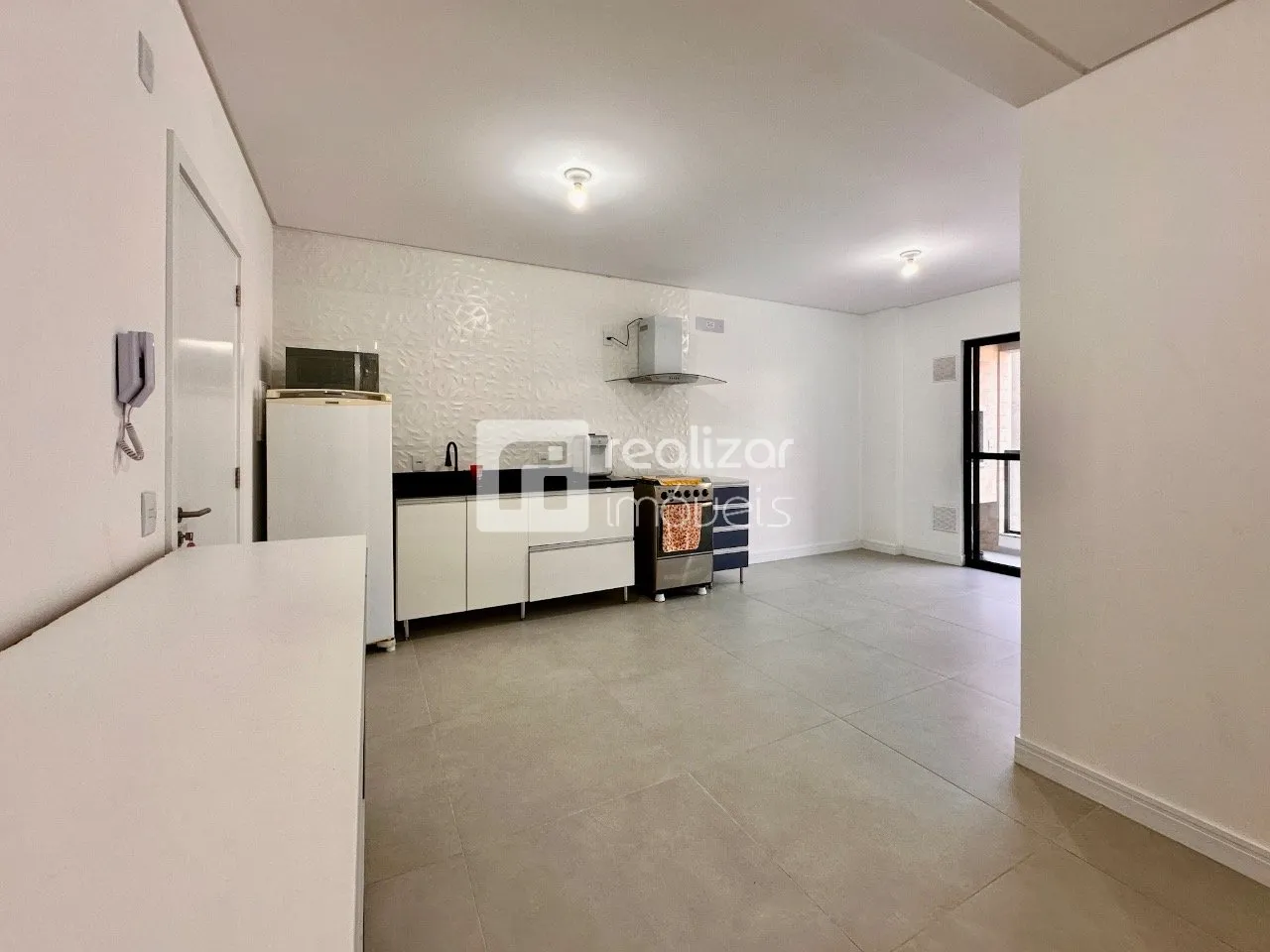 Furnished 2-bedroom apartment with integrated kitchen — photo 3